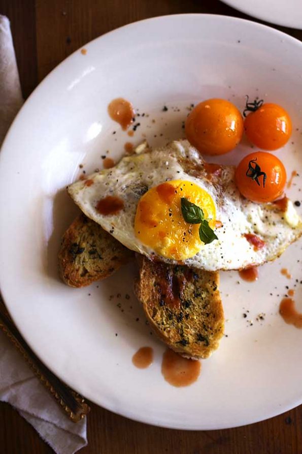 Eggs on Garlic Bread Toast