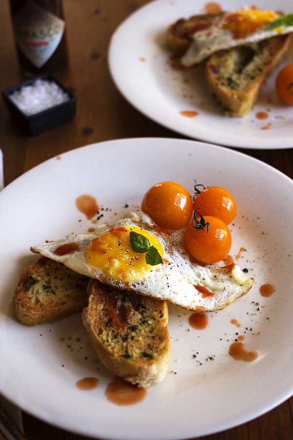 Eggs on Garlic Bread Toast