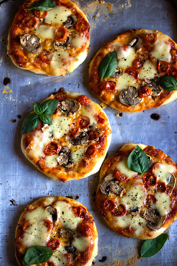 Mushroom and Tomato Mini Pizzas - aninas recipes