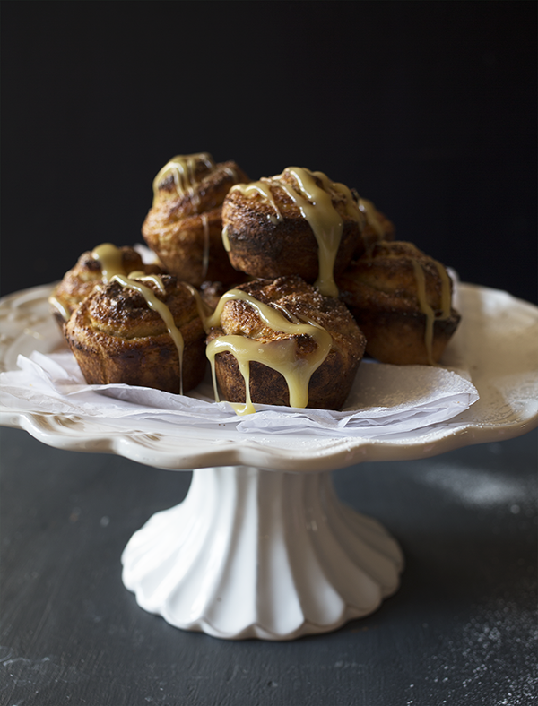 Cinnamon and Nutella Buns with Fudge Sauce