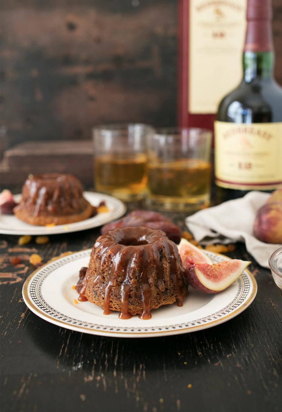 Spicy Fruit Cakes with Whiskey Caramel Spicy Fruit Cakes with Whiskey Caramel