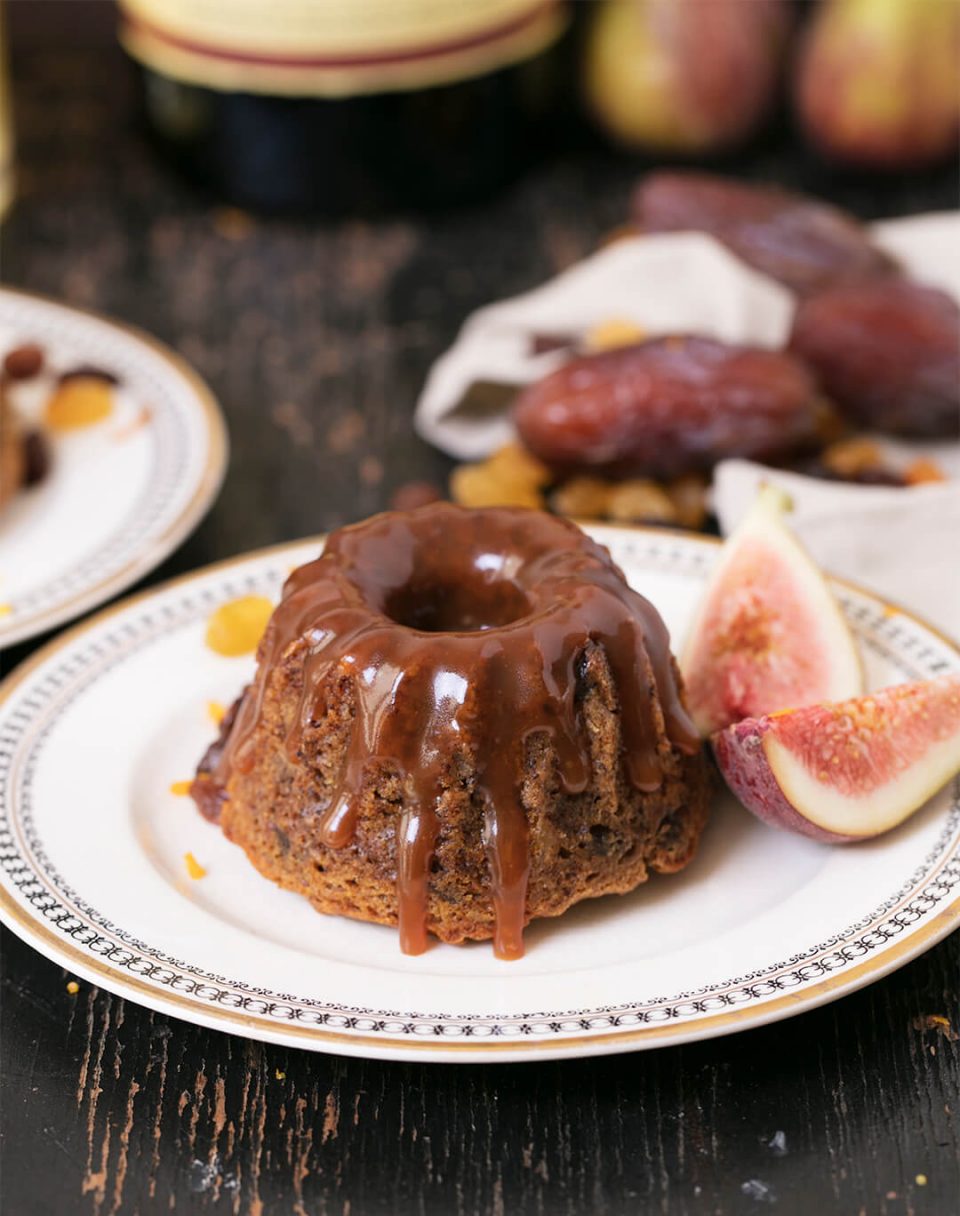 Spicy Fruit Cakes with Whiskey Caramel Spicy Fruit Cakes with Whiskey Caramel