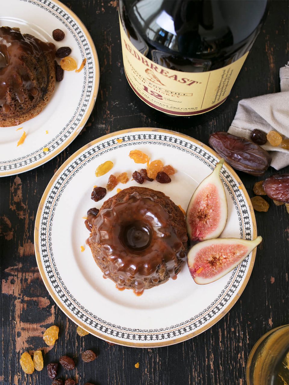 Spicy Fruit Cakes with Whiskey Caramel Spicy Fruit Cakes with Whiskey Caramel