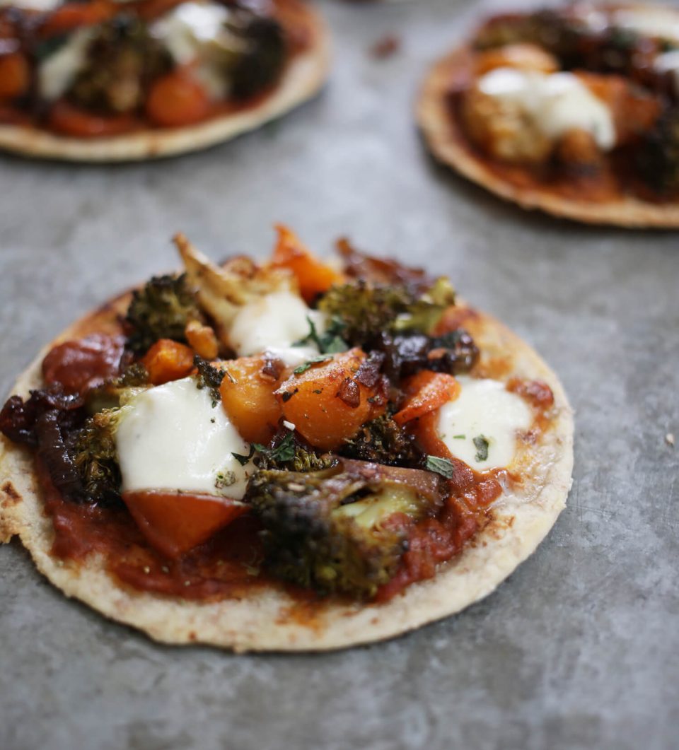 Easy Veggie Mini Pizzas Easy Veggie Mini Pizzas