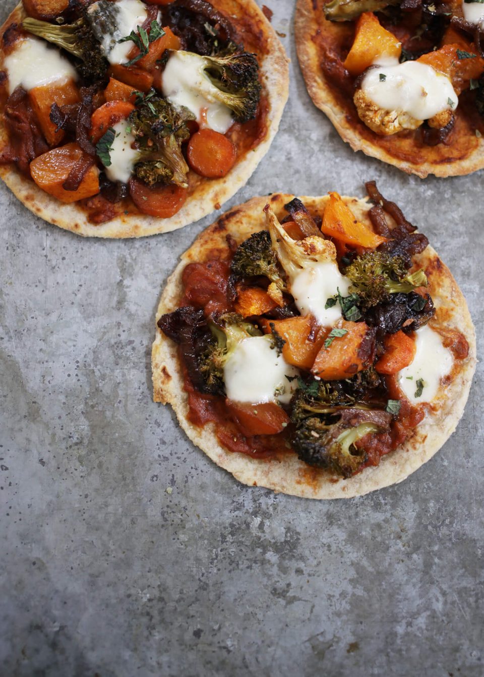 Easy Veggie Mini Pizzas aninas recipes