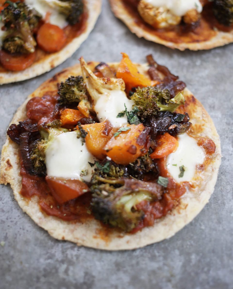 Easy Veggie Mini Pizzas Easy Veggie Mini Pizzas