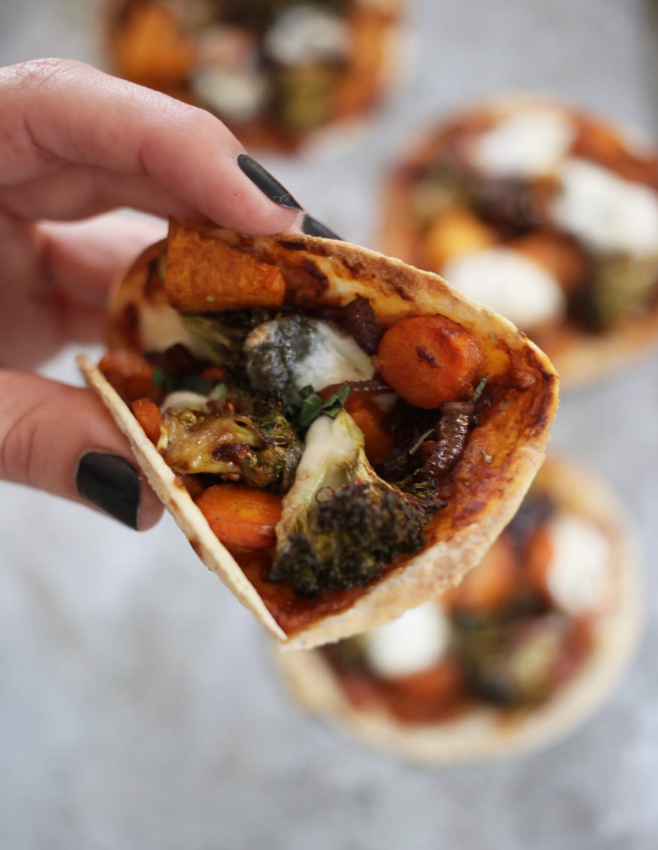 Easy Veggie Mini Pizzas Easy Veggie Mini Pizzas
