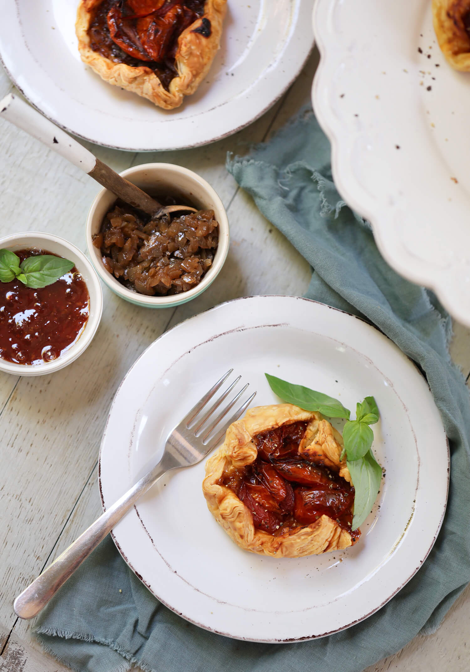 Roasted Tomato and Puff Pastry Tartlets aninas recipes