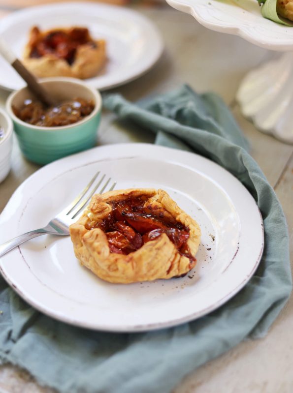 Roasted Tomato and Puff Pastry Tartlets - aninas recipes